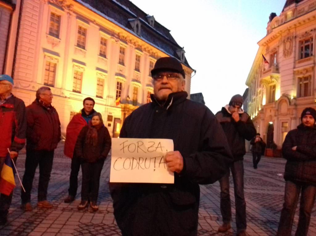 update video foto peste 1.000 de oameni protestează la sibiu pentru kovesi