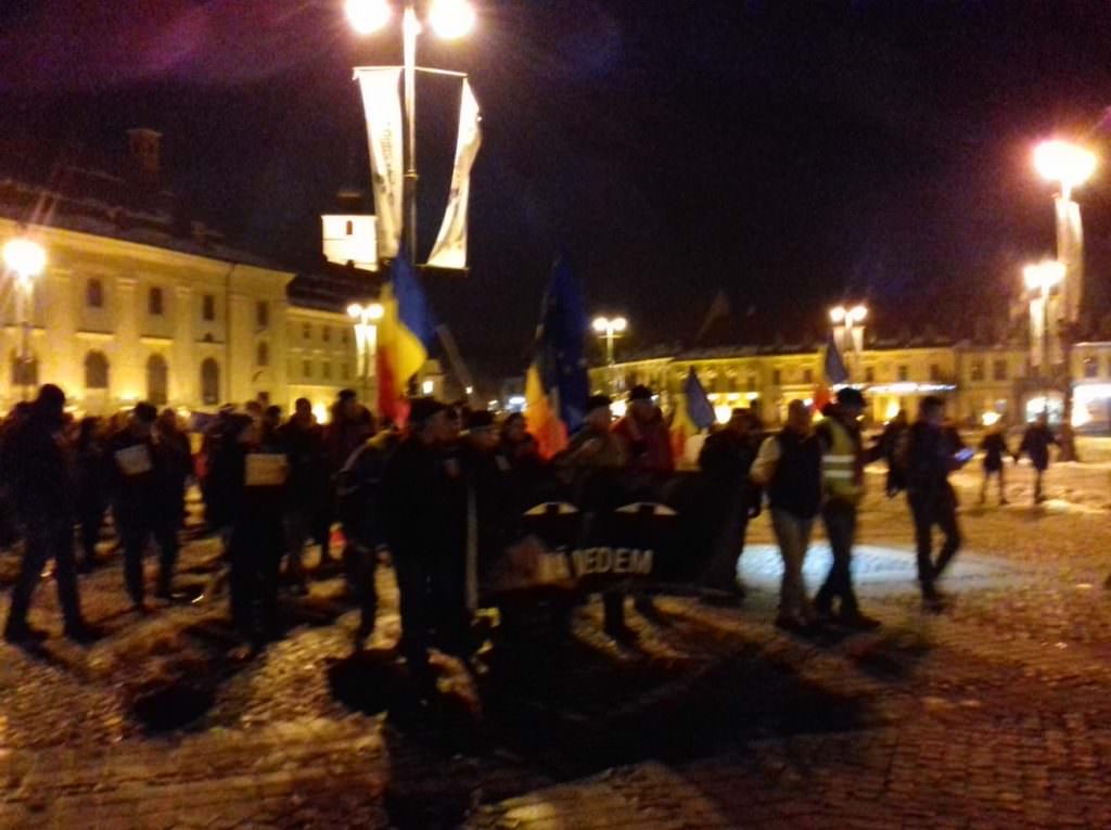 update video foto peste 1.000 de oameni protestează la sibiu pentru kovesi