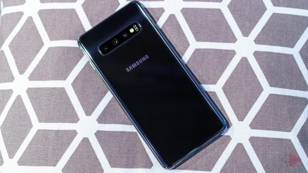 VIDEO FOTO Samsung a lansat Galaxy S10 și S10 Plus - Au trei camere foto, ecran impresionant și amprentă ultra sonică