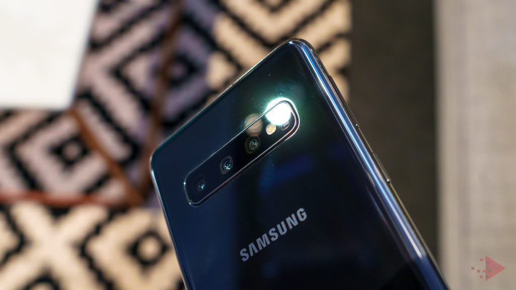 VIDEO FOTO Samsung a lansat Galaxy S10 și S10 Plus - Au trei camere foto, ecran impresionant și amprentă ultra sonică