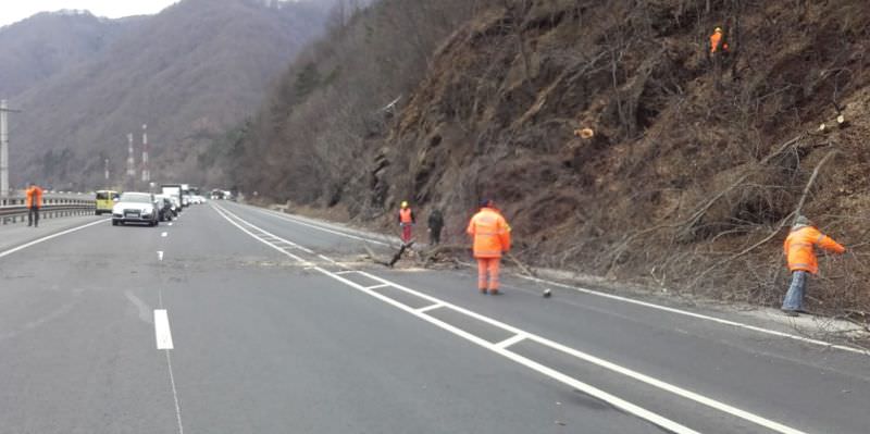 FOTO - Trafic îngreunat pe DN7 - Valea Oltului. Vor fi și blocaje