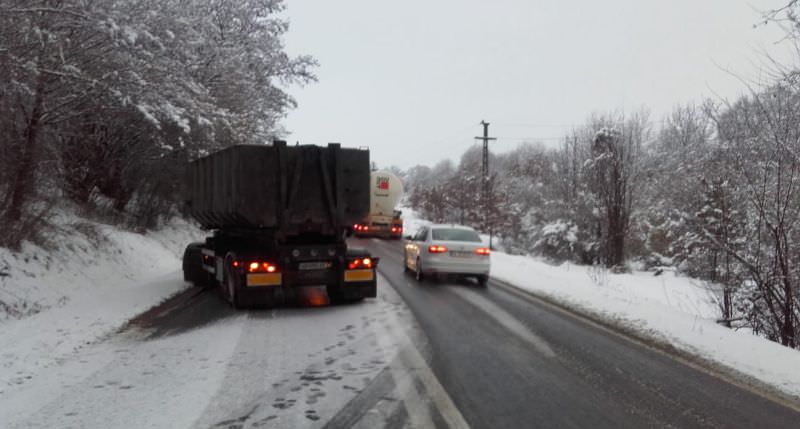 VIDEO FOTO Trafic în condiții de iarnă în tot județul - Probleme pe DN1 și DN7