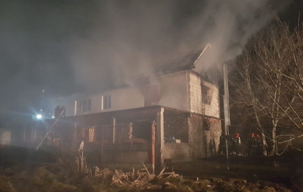 foto acoperiș distrus de flăcări - cauza incendiului de la tălmaciu