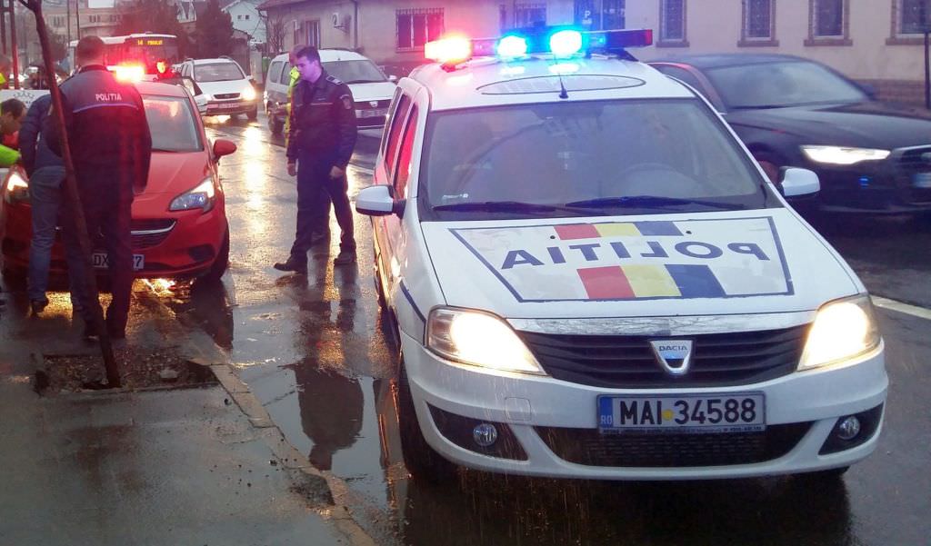 video tânără din sibiu bătută de colega de apartament. a dat-o cu capul de aragaz