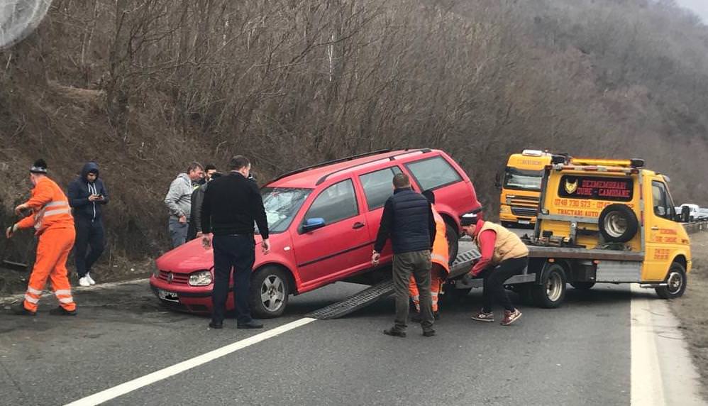 foto - accident pe valea oltului. a adormit la volan