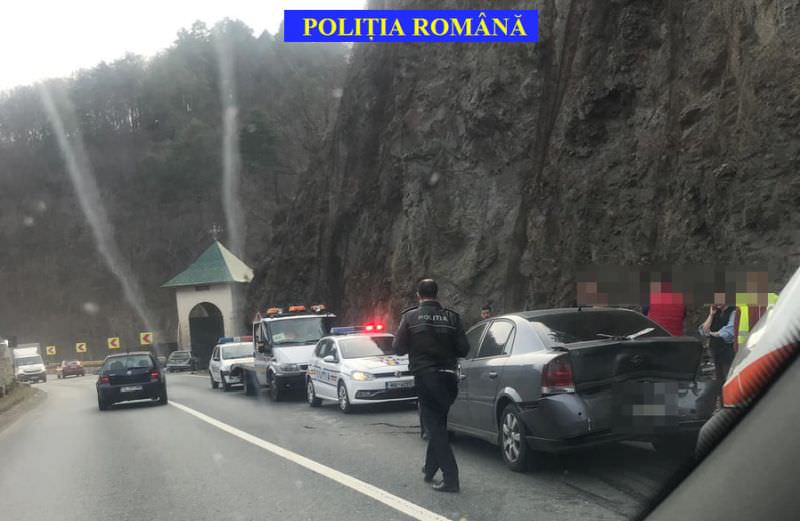 update foto valea oltului blocată de un accident cu trei mașini