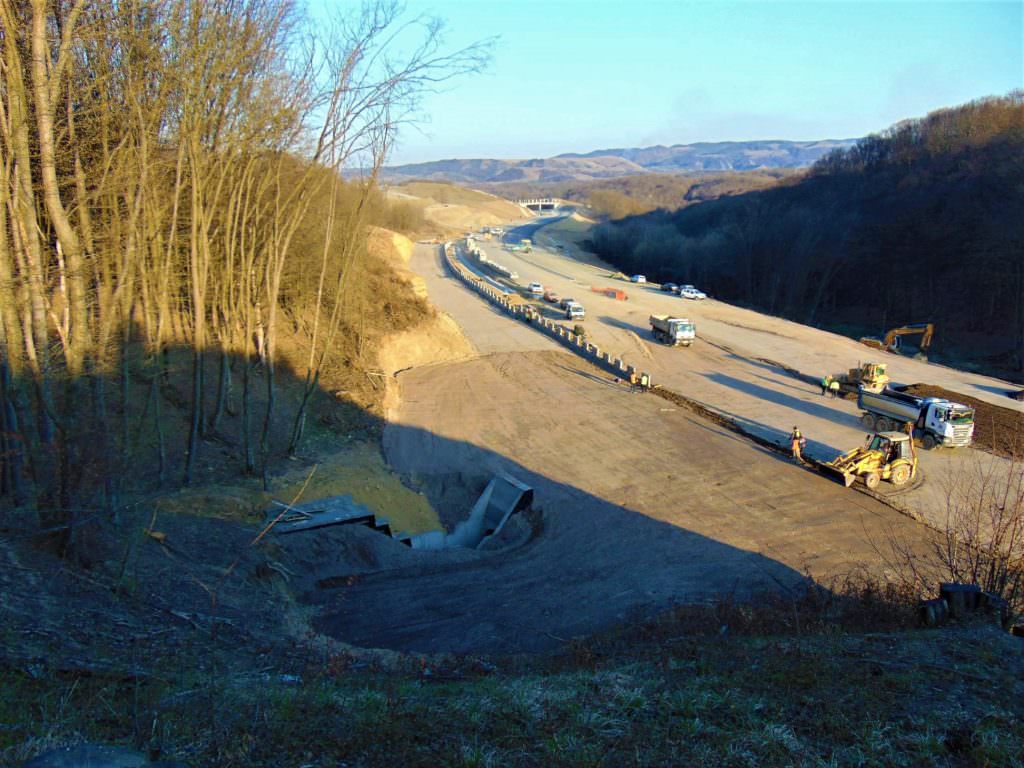 foto - lucrările la autostrada sibiu - nădlac. vești bune de pe șantierul dintre lugoj și deva