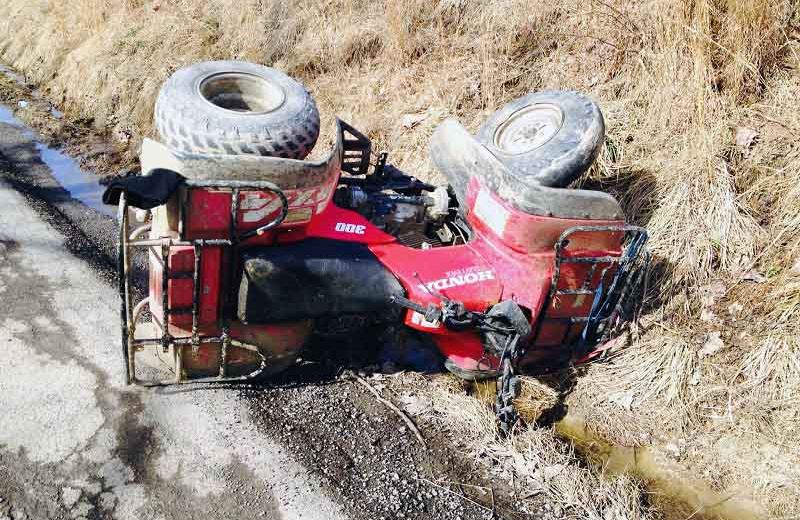 bărbat răsturnat cu atv-ul. a ajuns la urgență în sibiu