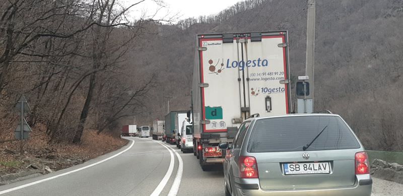 restricții în trafic pe valea oltului - trei zone în care trebuie să mergeți încet