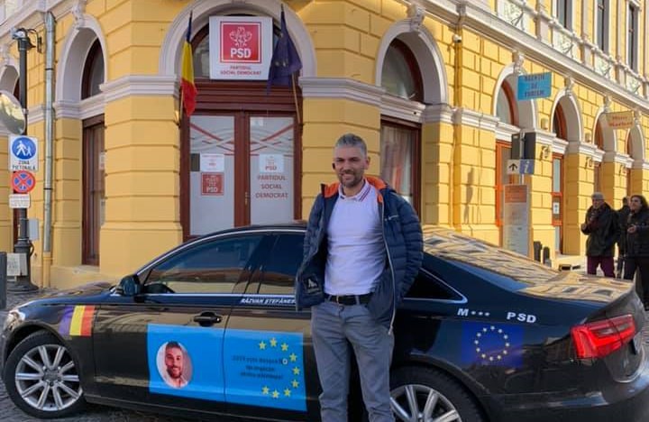 soferul mașinii cu numărul „m*** psd” strânge semnături la sibiu ca să candideze la europarlamentare