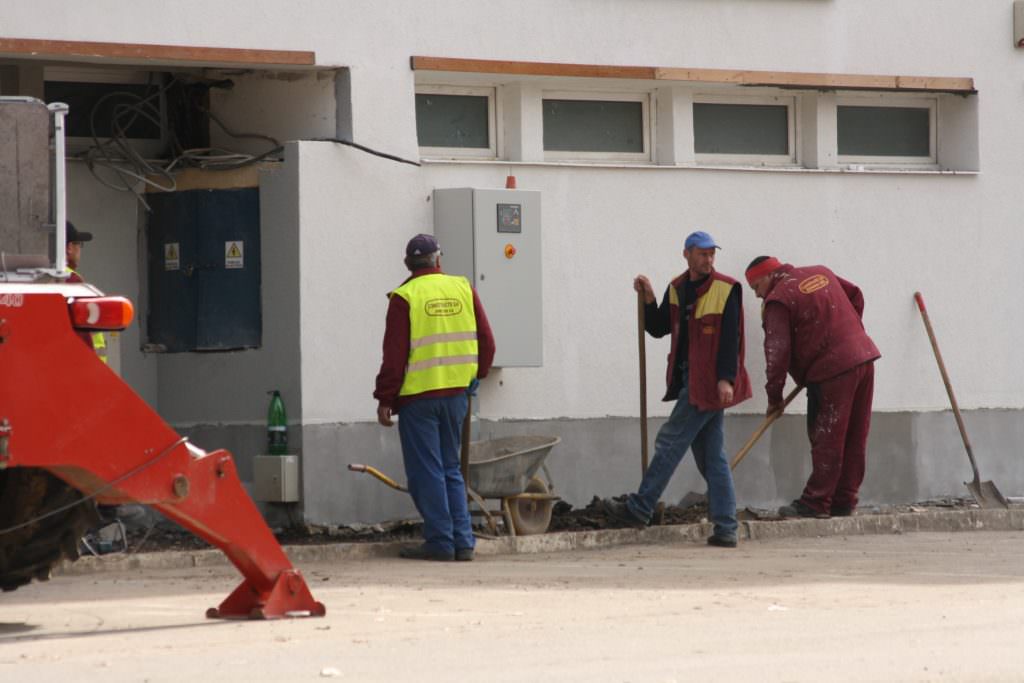 sâmbăta ar putea deveni zi lucrătoare în românia