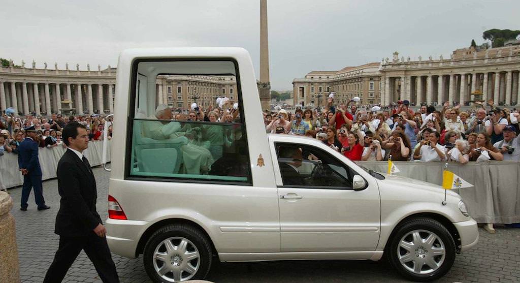 papa mobil românesc pentru vizita papei francisc în românia