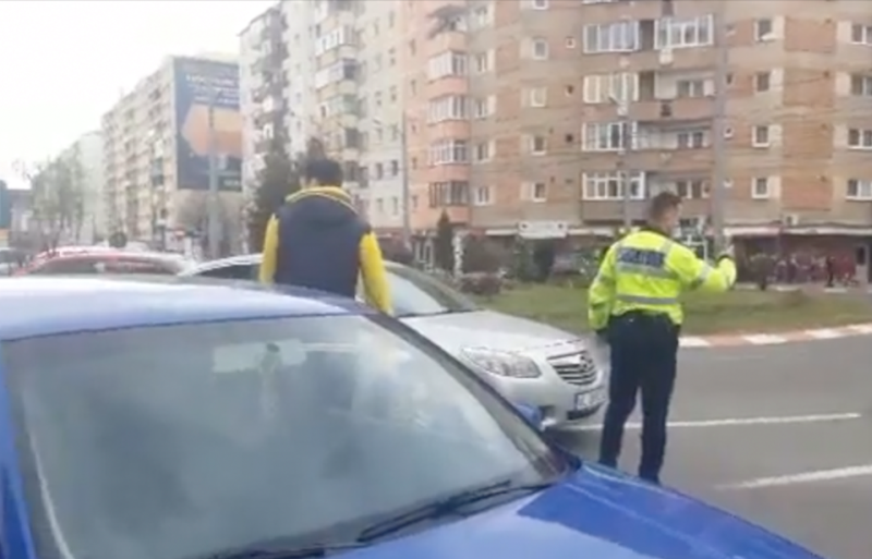 video șoferi duși la secție pentru că au participat la protestul #sîeu din sibiu - toate mașinile, filmate de poliție