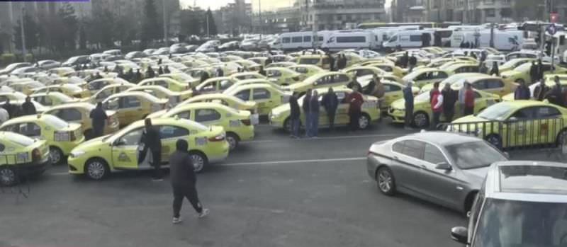 protest cu taxi-uri, autocare și microbuze în fața guvernului româniei