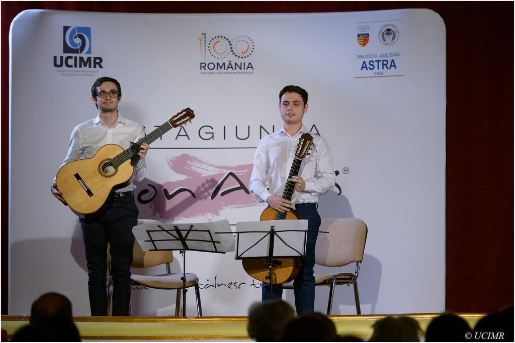 foto recital extraordinar de chitară clasică la biblioteca astra