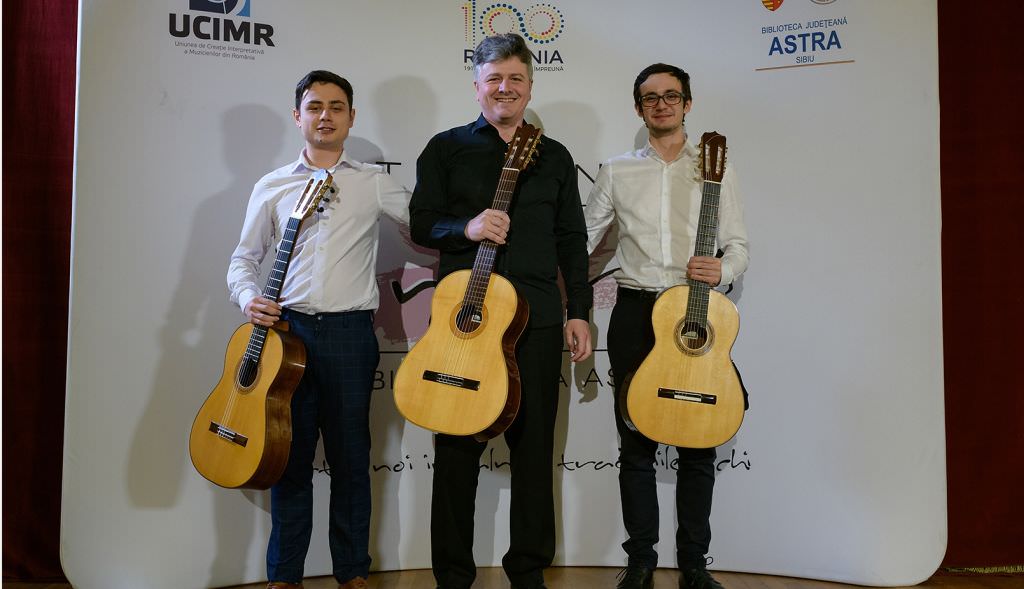 foto recital extraordinar de chitară clasică la biblioteca astra