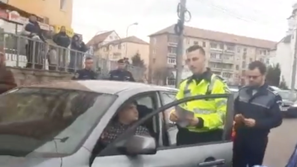 video șoferi duși la secție pentru că au participat la protestul #sîeu din sibiu - toate mașinile, filmate de poliție