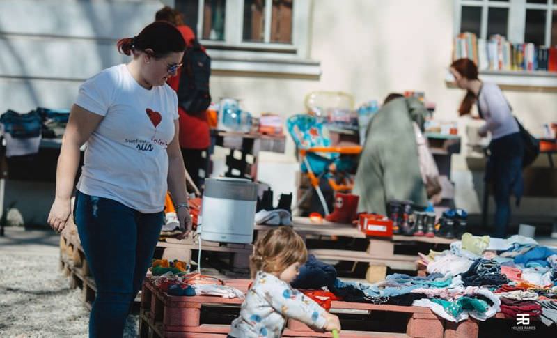 Bazar caritabil cu jucării și cărți la Colegiul „Brukenthal” pentru copiii de la Centrul „Carl Wolf”