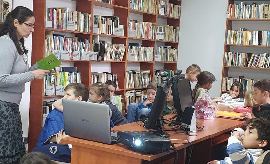 lectură și desen pentru cei mici, la biblioteca județeană astra sibiu