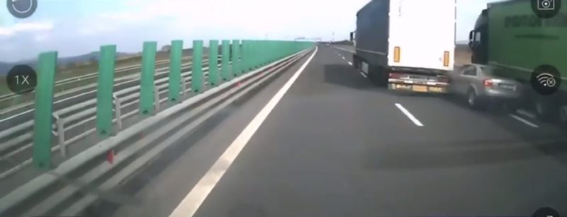 VIDEO Șofer pericol pe autostrada Sibiu Deva. Aproape a provocat o tragedie