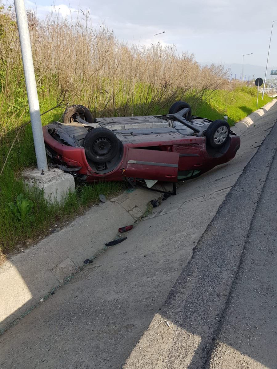 UPDATE FOTO - Bebeluș rănit într-un accident pe DN1 la Mohu - O mașină a intrat într-un TIR