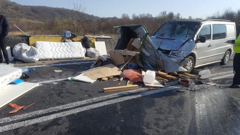 update foto accident cu două mașini pe dn1 între veștem și avrig