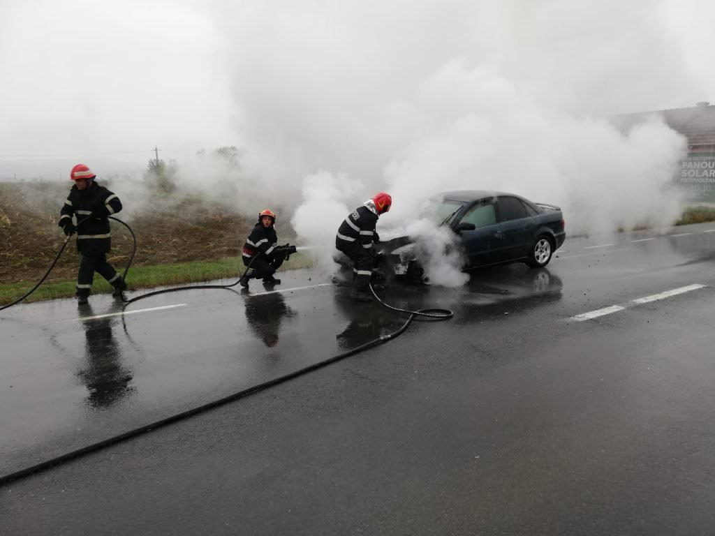 UPDATE FOTO Incendiu mașină între Săcel și Săliște