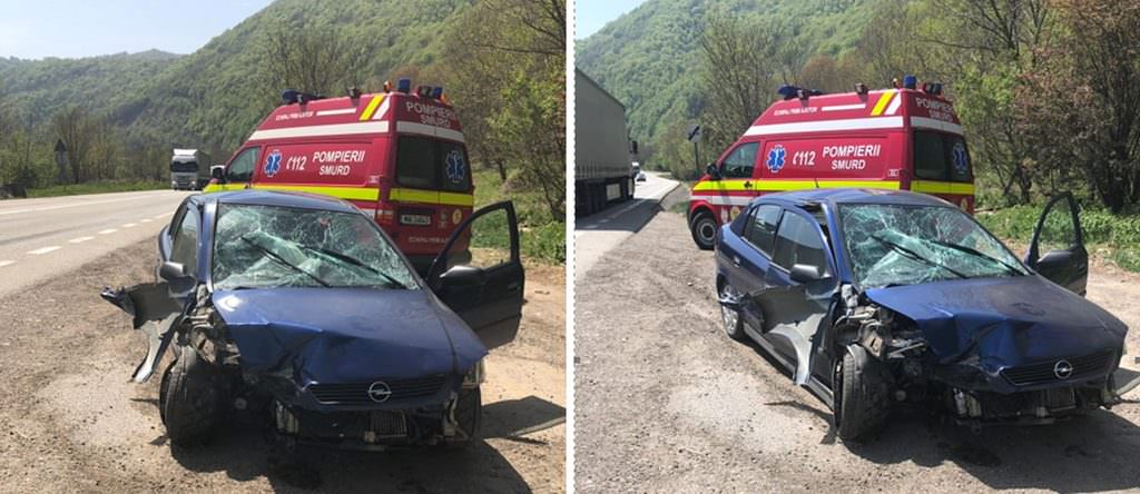 FOTO Mașină făcută praf după ce șoferul a intrat într-un parapet pe Valea Oltului