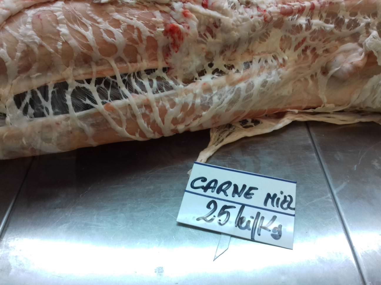 FOTO - Razie la Piața Cibin - Poliția a controlat vânzătorii de carne de miel