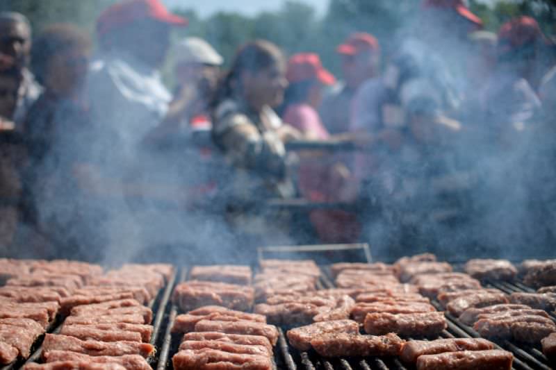 statistică - câte milioane de mici consumă românii de 1 mai