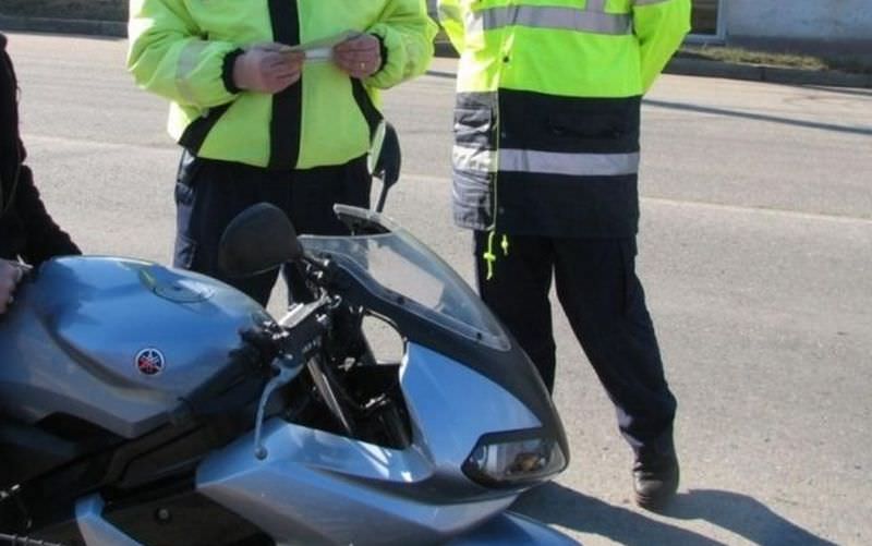 dosar penal pentru un tânăr - prins în trafic fără permis cu o motocicletă neînmatriculată