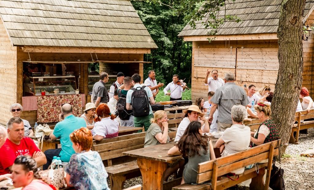 pescari din deltă vin la sibiu să ne învețe cum să gătim peștele