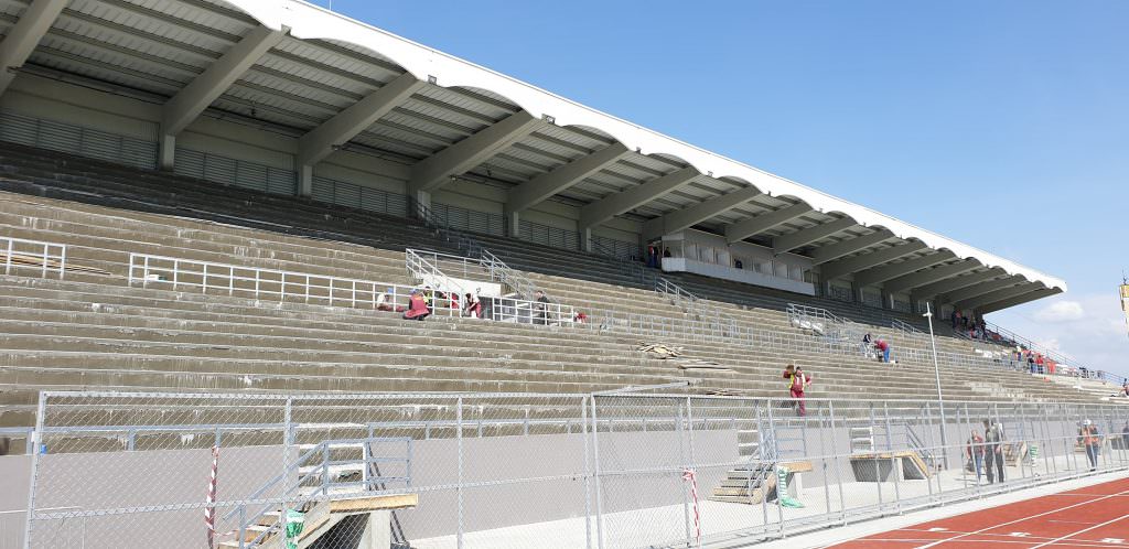 video foto – forfotă mare la stadionul municipal. miriuță: ”dacă jucăm acasă nu vom retrograda!”