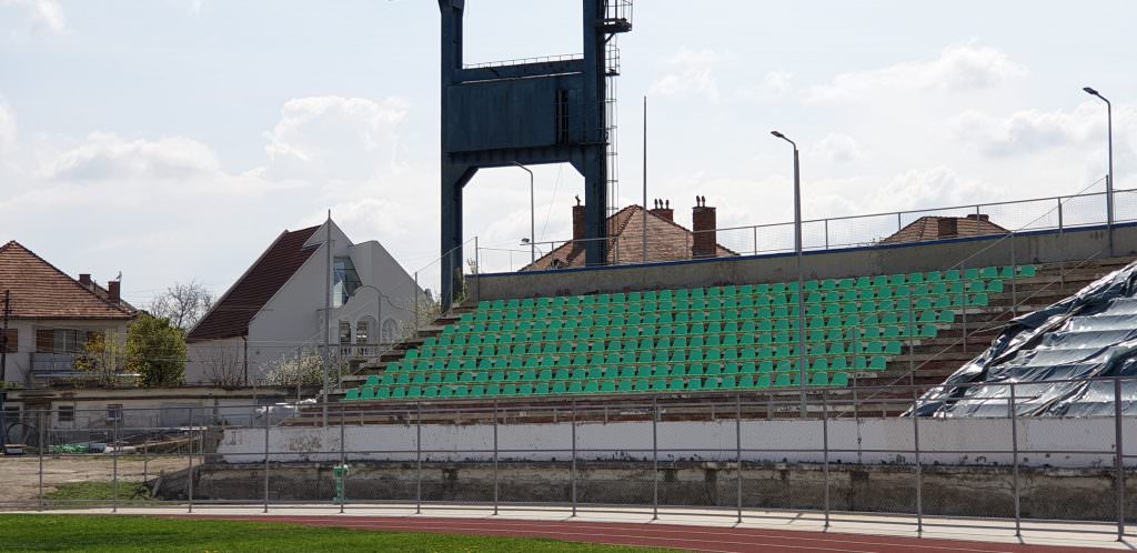 video foto – forfotă mare la stadionul municipal. miriuță: ”dacă jucăm acasă nu vom retrograda!”