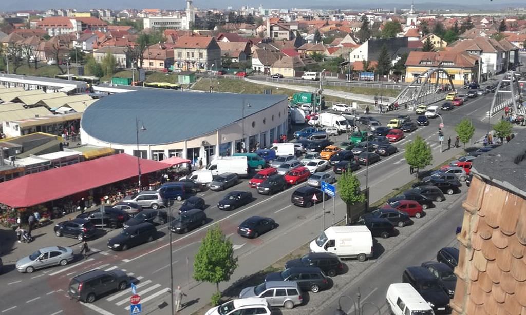 video foto trafic infernal la sibiu - oamenii fac ultimele cumpărături pentru paști