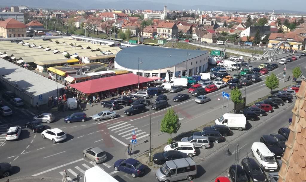 video foto trafic infernal la sibiu - oamenii fac ultimele cumpărături pentru paști