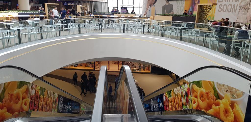 foto cum arată zona de food de la shopping city – ce restaurante se mai deschid