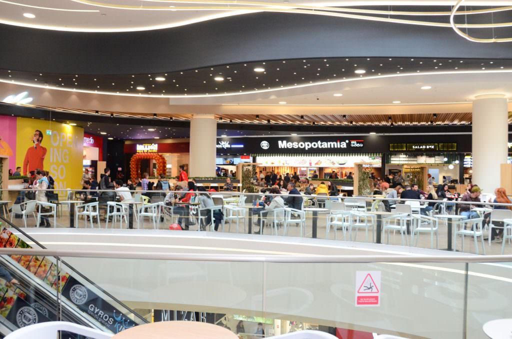 foto cum arată zona de food de la shopping city – ce restaurante se mai deschid