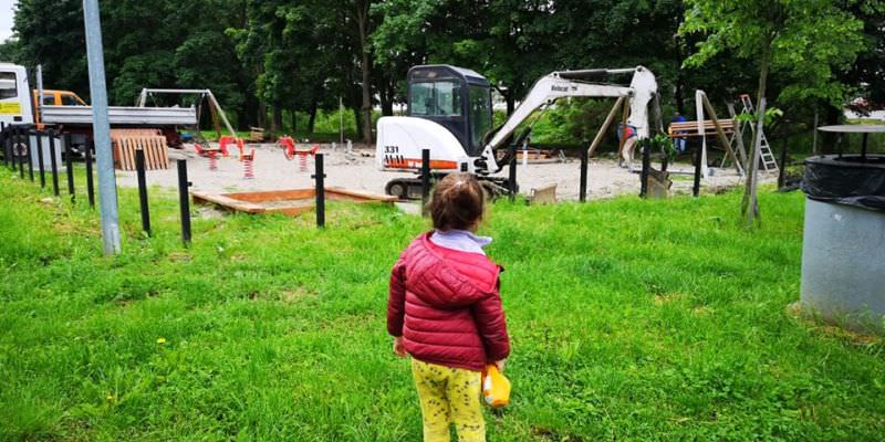 FOTO - Loc de joacă pentru copiI, DEMOLAT pe Valea Săpunului - Mămicile sunt revoltate, Primăria explică