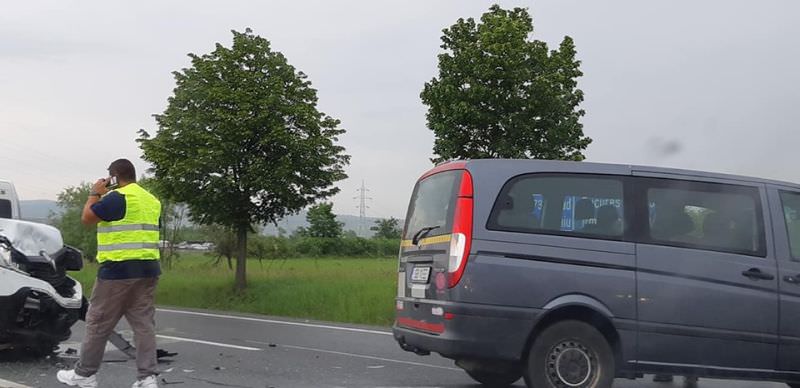 update foto accident grav pe dn1, intersecția cu cisnădie - două victime încarcerate