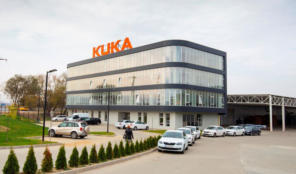 kuka dezvăluie „secretele” succesului fabricii din sibiu – sibienii sunt invitați la ziua porților deschise