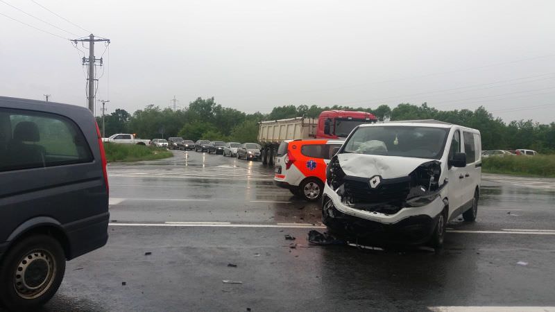 update foto accident grav pe dn1, intersecția cu cisnădie - două victime încarcerate