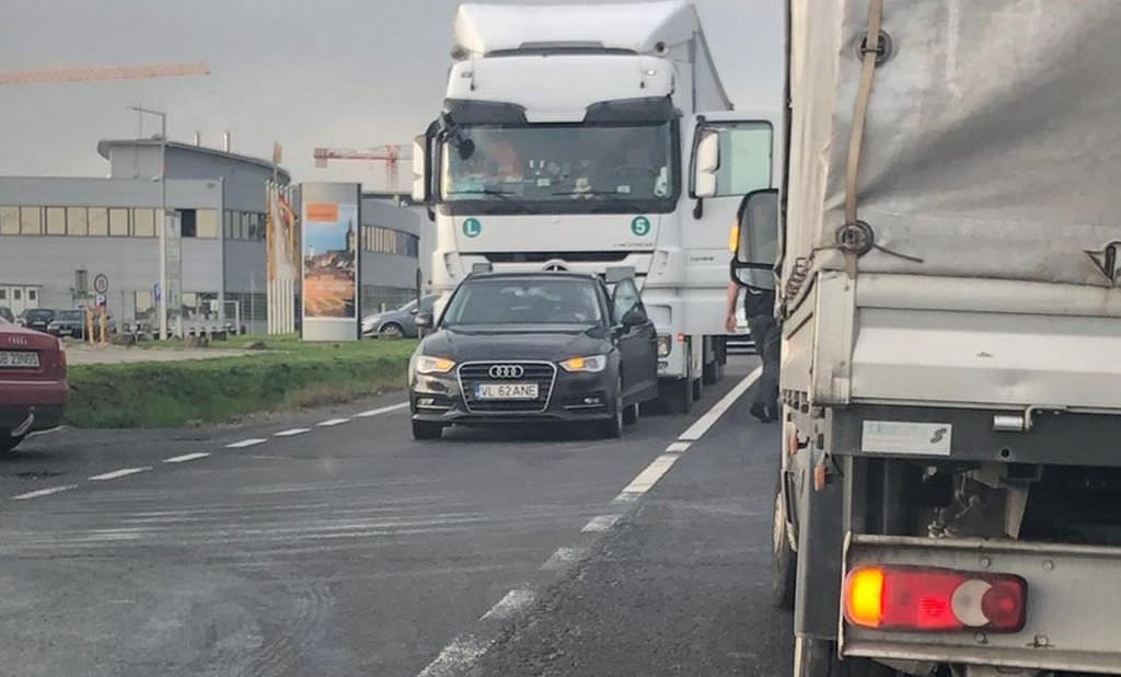 video foto șofer bătut de un tir-ist în trafic la sibiu, pentru că a dat prioritate altor mașini