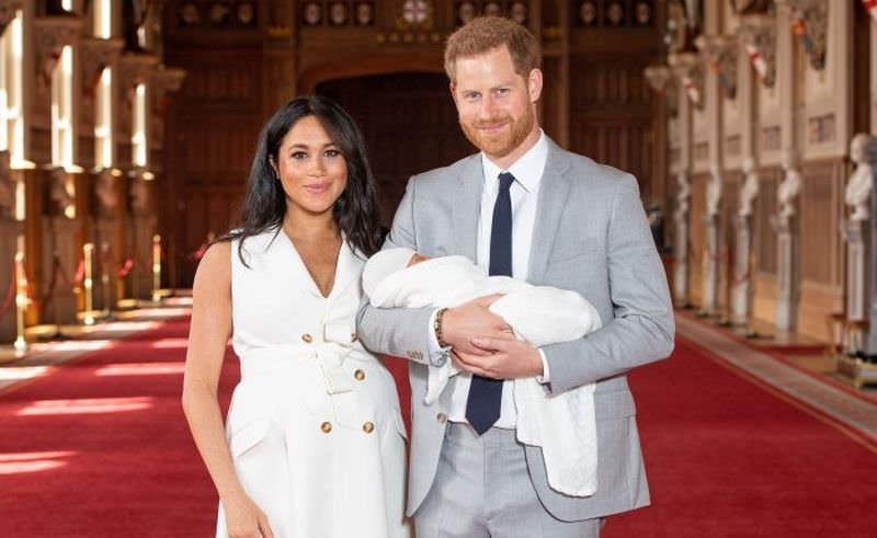 foto primele imagini cu bebelușul regal, băiatul ducilor meghan și harry de sussex