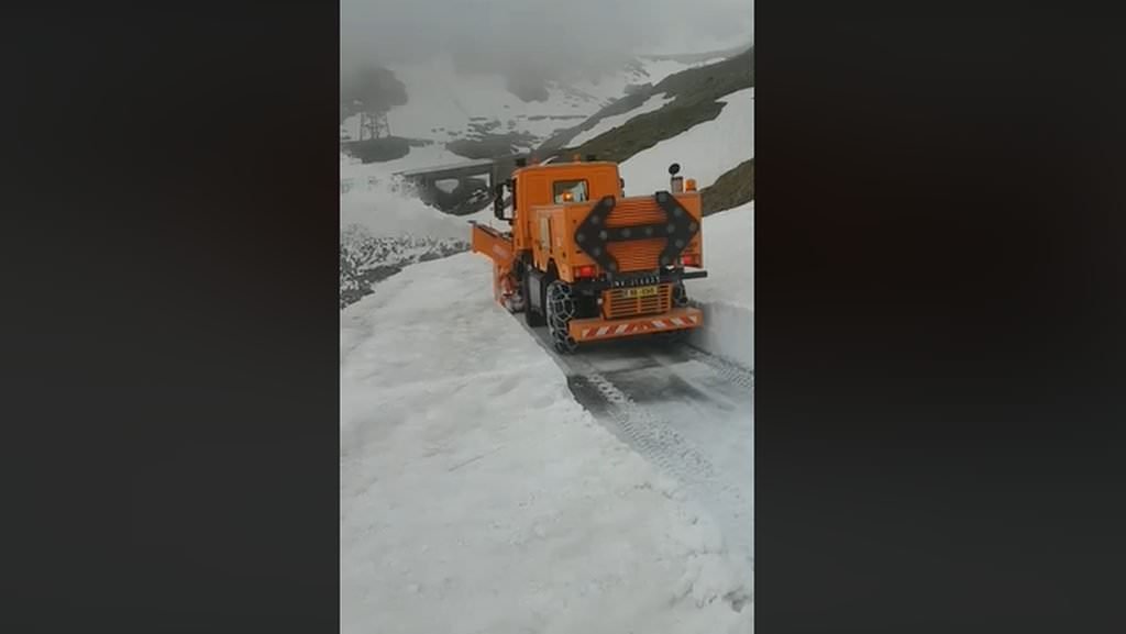 video continuă deszăpezirea pe transfăgărășan - se deschide oficial la 1 iulie