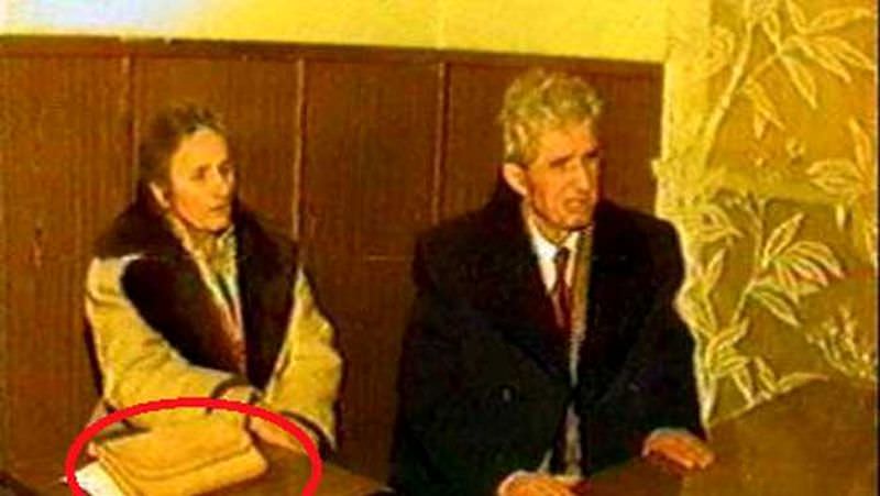 Surprinzător - ce s-a găsit în poșeta Elenei Ceaușescu la execuție