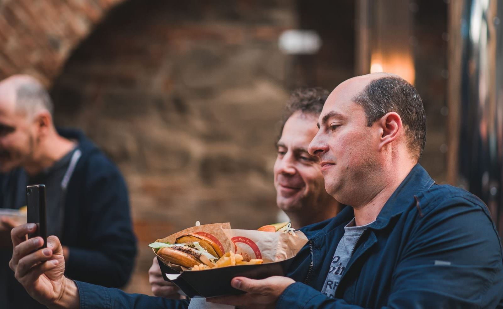 Concerte de top la VINO - Festival de Gastronomie Urbană, în Parcul Tineretului - Douăzeci de food truck-uri vin la Sibiu!