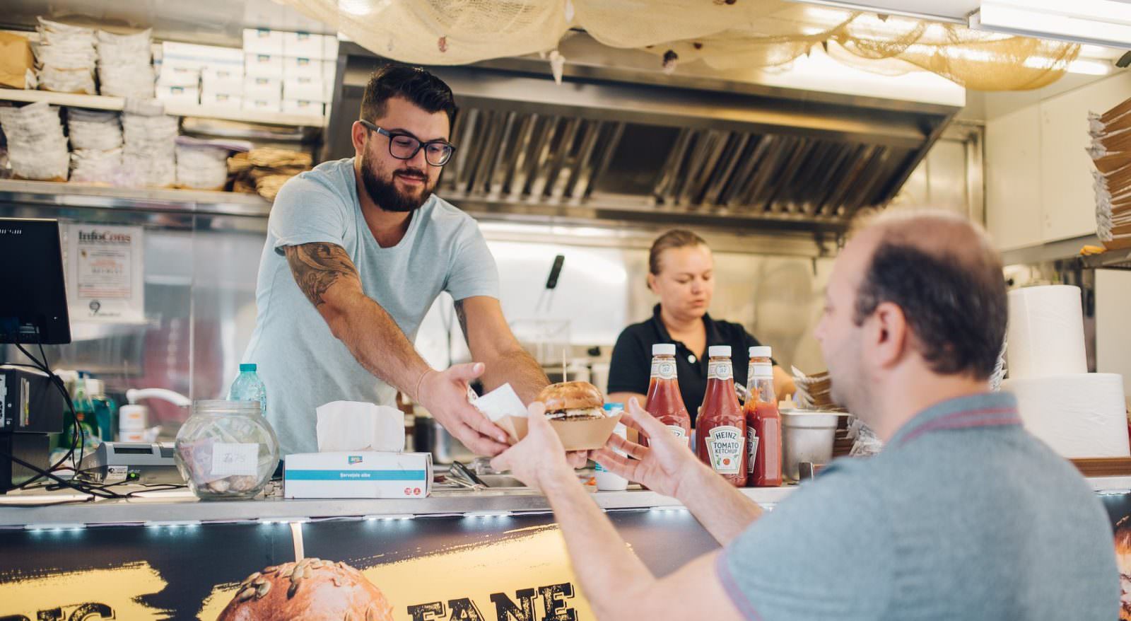 concerte de excepție, zeci de food truck-uri și crame de top la festivalul vino în parcul tineretului din sibiu