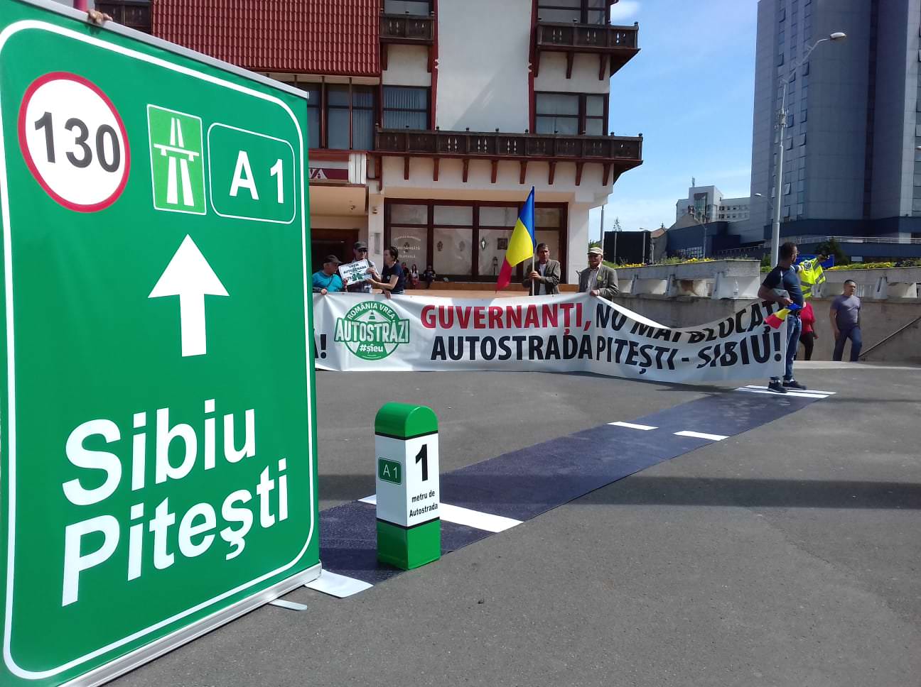 foto primul metru din autostrada sibiu - piteşti "turnat" în faţa la magazinul dumbrava