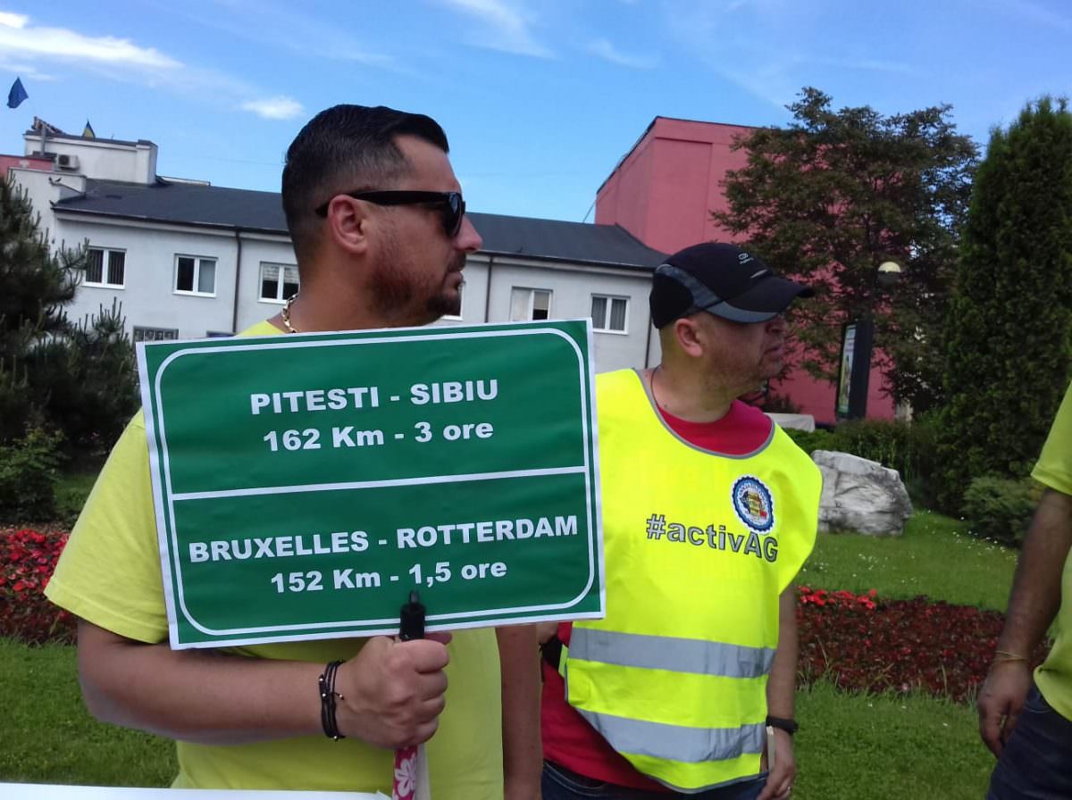 foto primul metru din autostrada sibiu - piteşti "turnat" în faţa la magazinul dumbrava